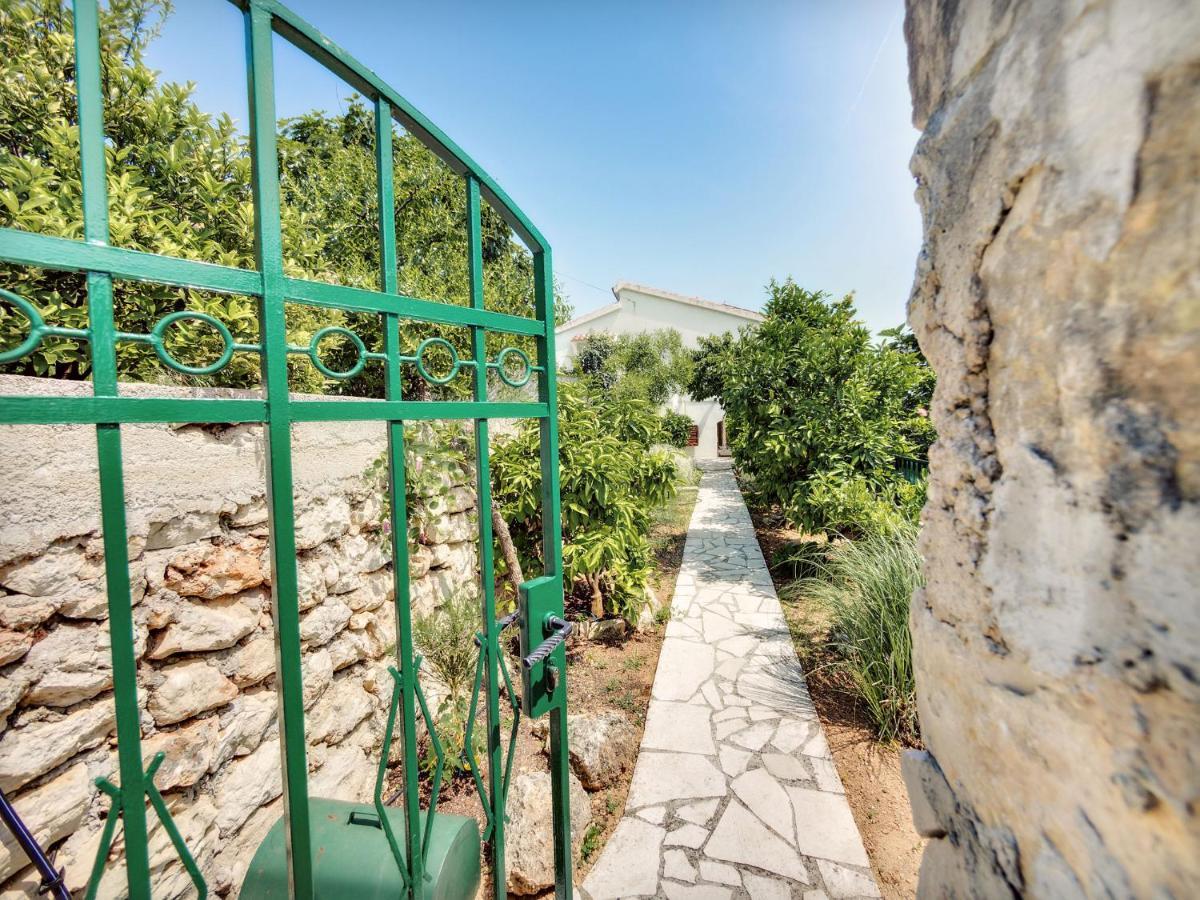 Apartmani Ela Prvic Luka Luaran gambar