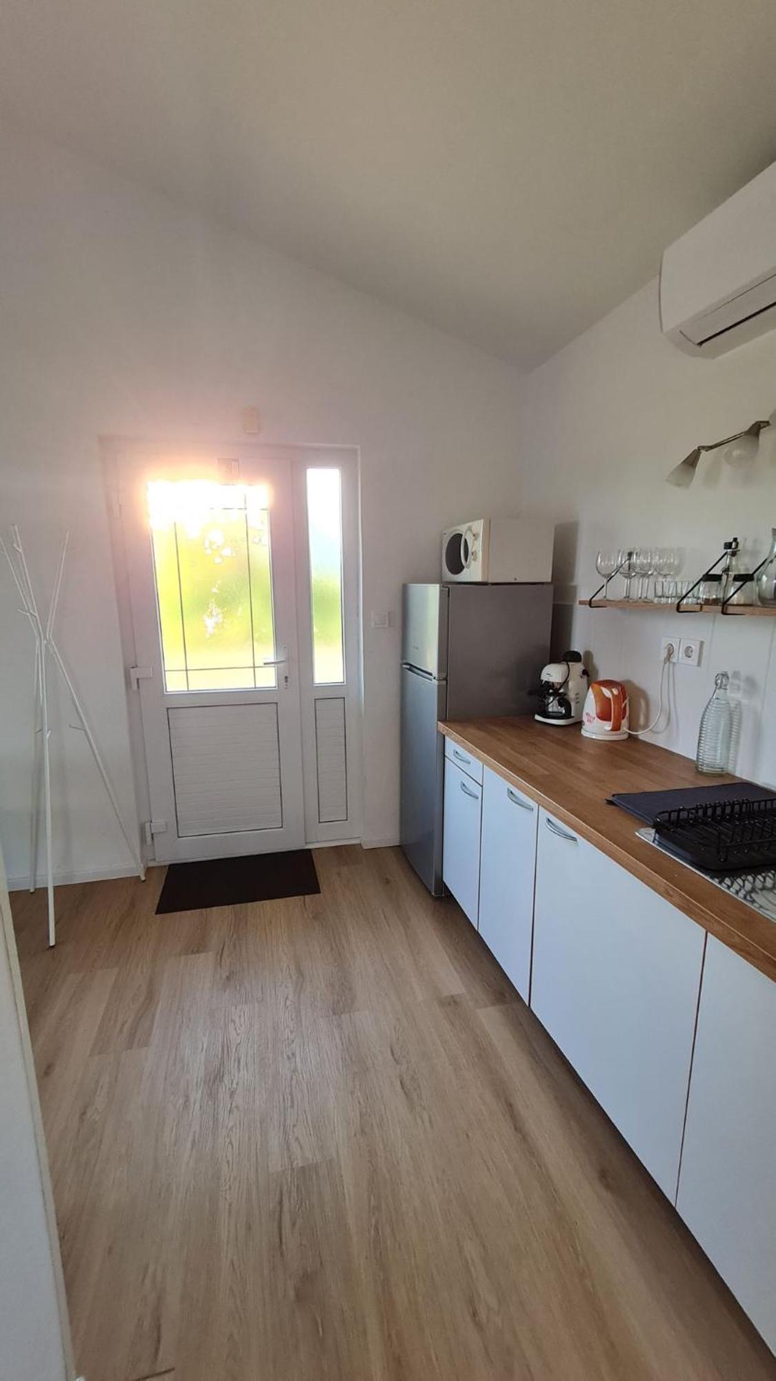 Apartmani Ela Prvic Luka Luaran gambar