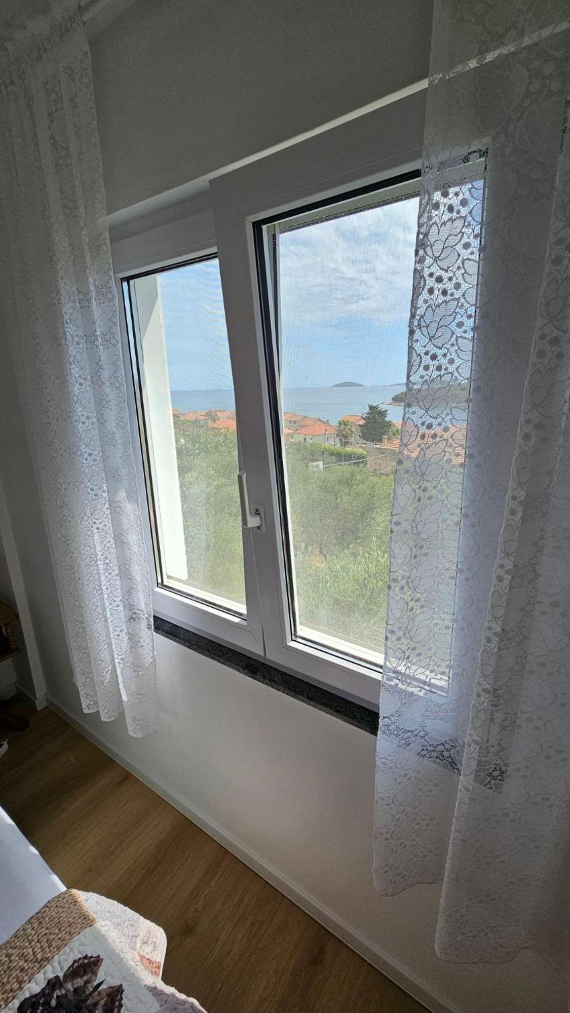 Apartmani Ela Prvic Luka Luaran gambar